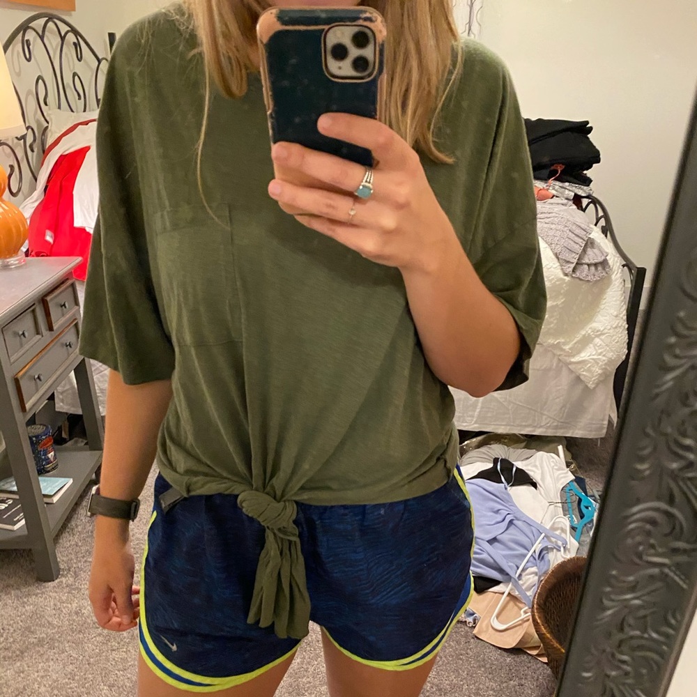 Hunter green twist tie tee